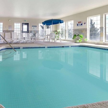 Ramada By Wyndham Moses Lake Exterior photo