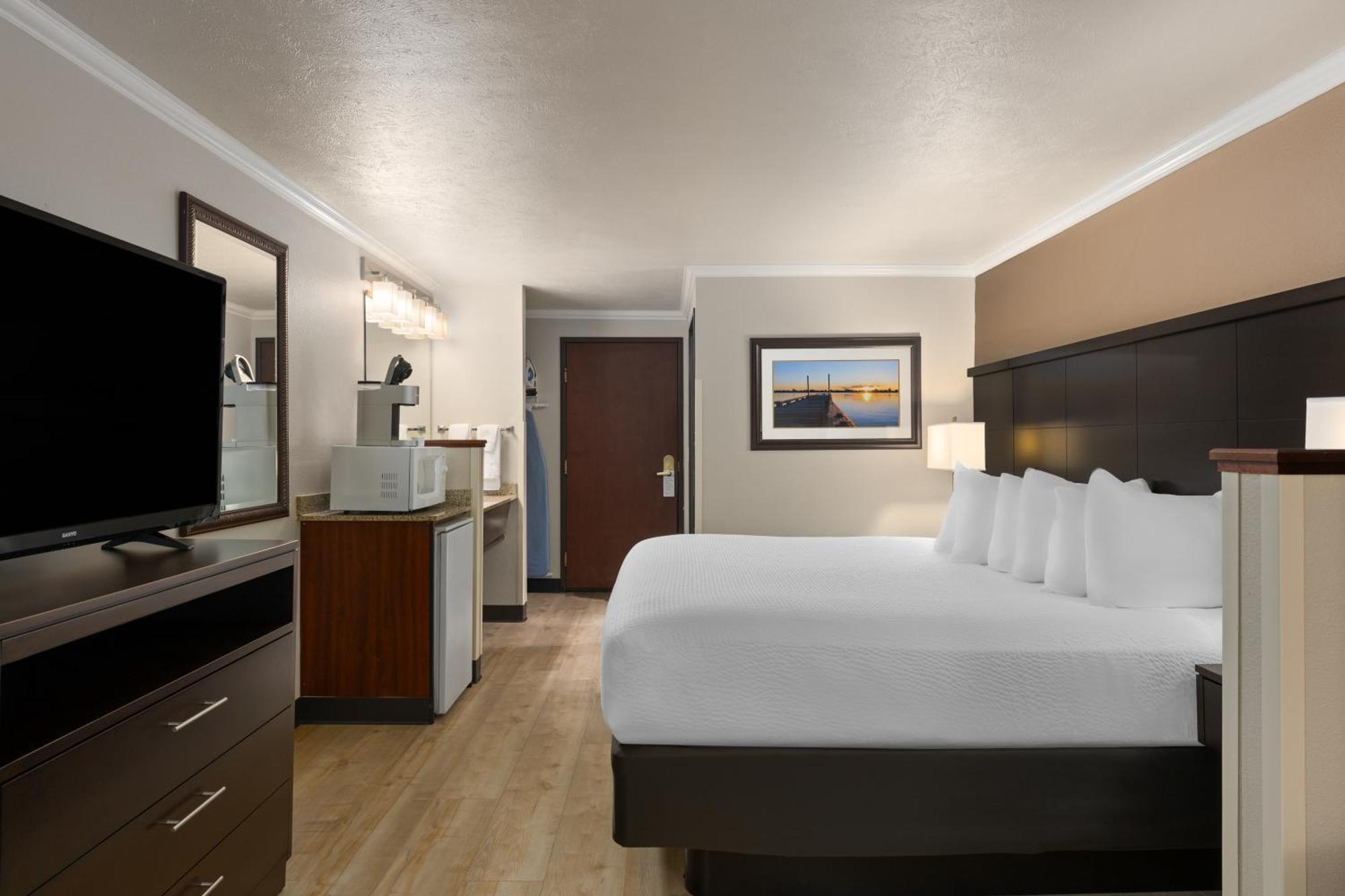 Ramada By Wyndham Moses Lake Exterior photo