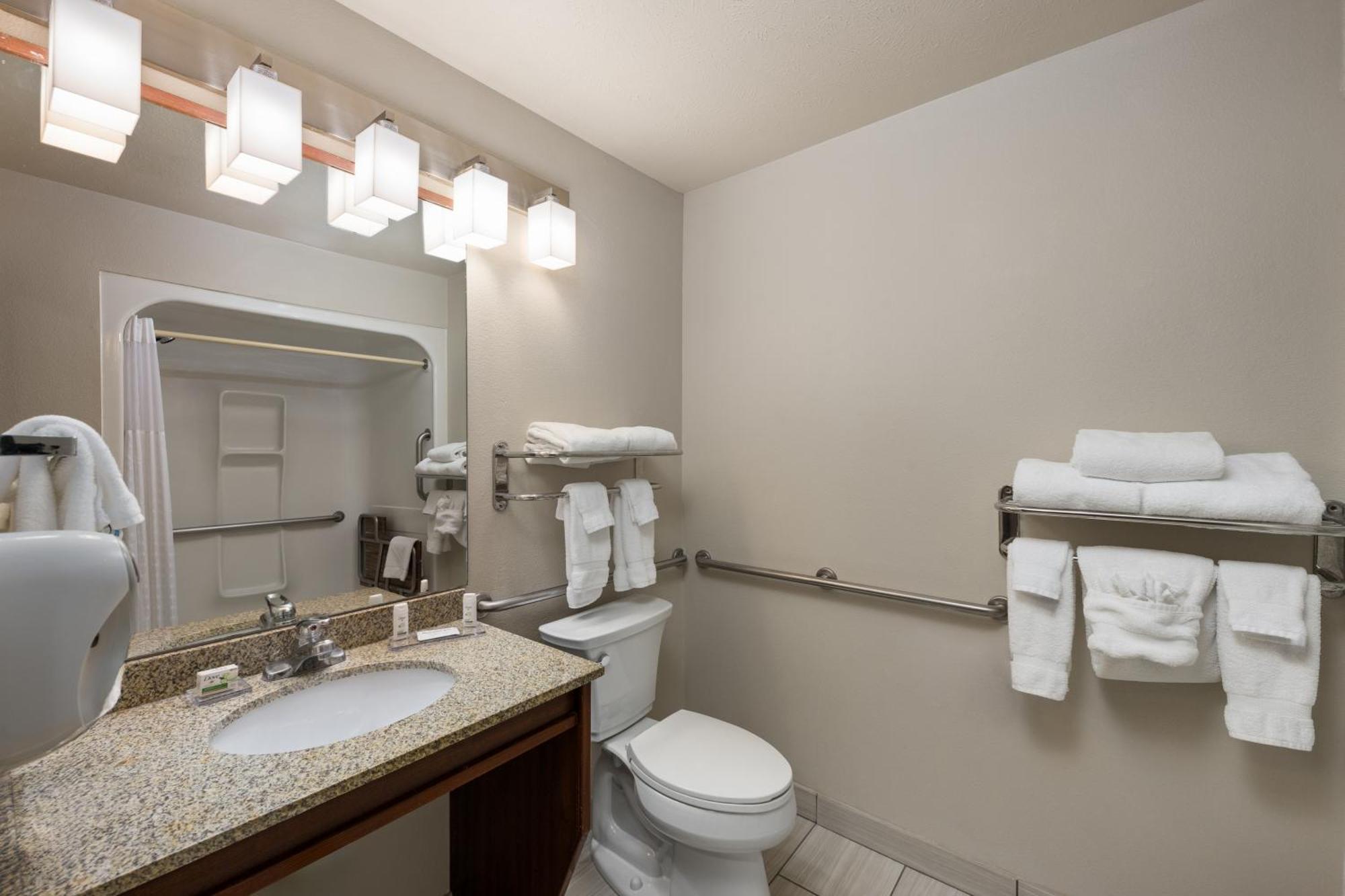 Ramada By Wyndham Moses Lake Exterior photo