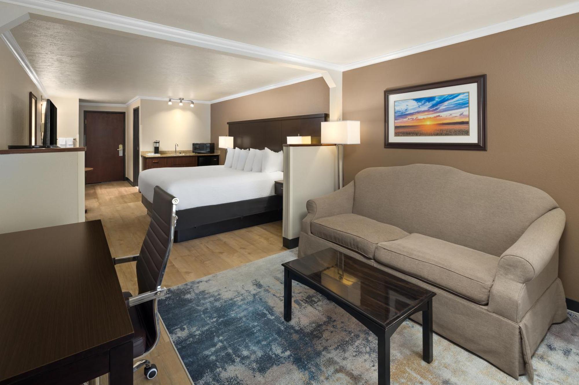 Ramada By Wyndham Moses Lake Exterior photo