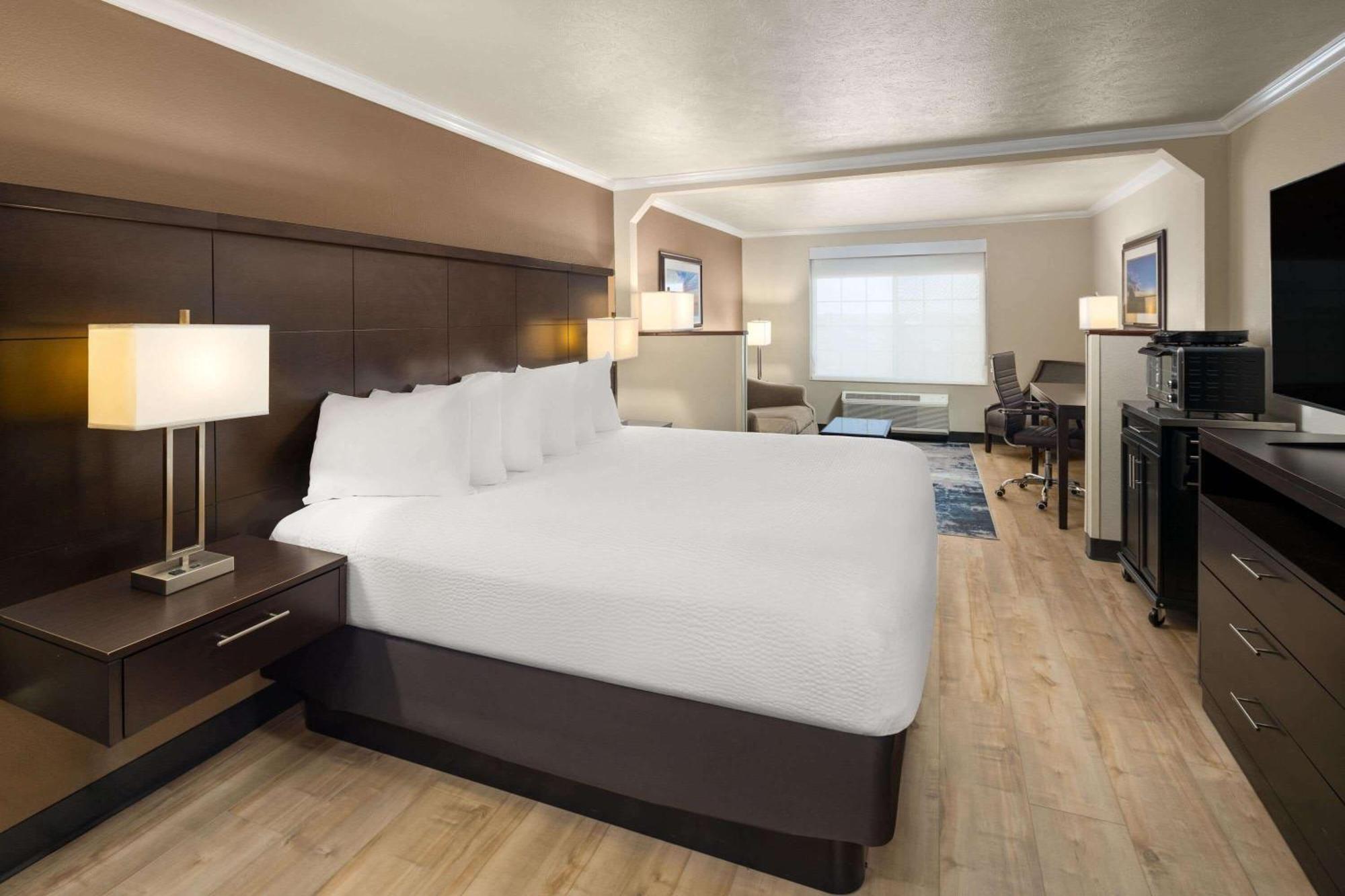 Ramada By Wyndham Moses Lake Exterior photo