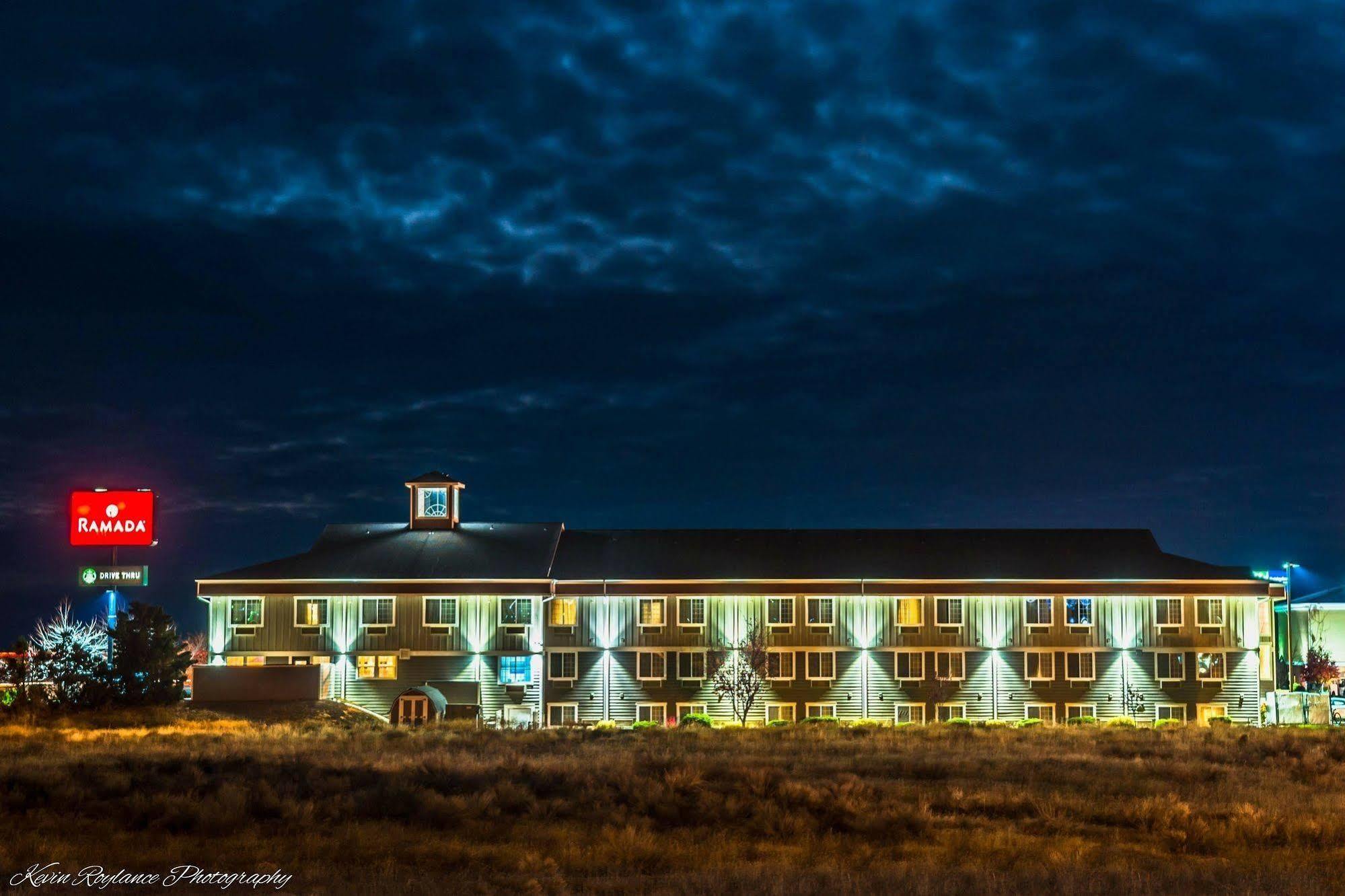 Ramada By Wyndham Moses Lake Exterior photo